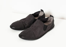 Low Chelsea Boot in Black - gstuffpro.com