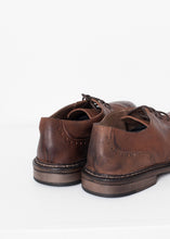 Marrone Oxford in Brown - gstuffpro.com